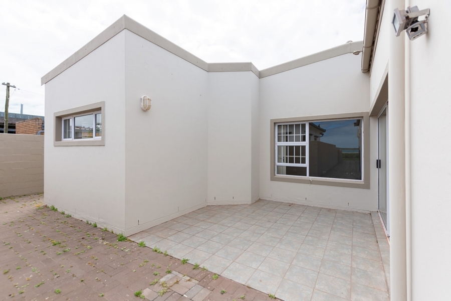 4 Bedroom Property for Sale in Middedorp Western Cape